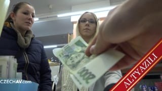 Dünyanın En Güçlü Kadınını Siken Saf Çalışan Kölesi Olmayı Kabul Etti