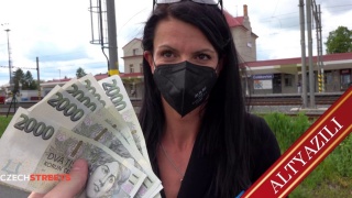 Üvey Kızının Cilveli Güzel Arkadaşını İltifat Ederek Sikmeyi Başardı