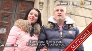 İşleri Yolunda Gitmeyen Evli Kadın Kocasının Arkadaşına Paranın Her Kapıyı Açabildiğini Gösterdi